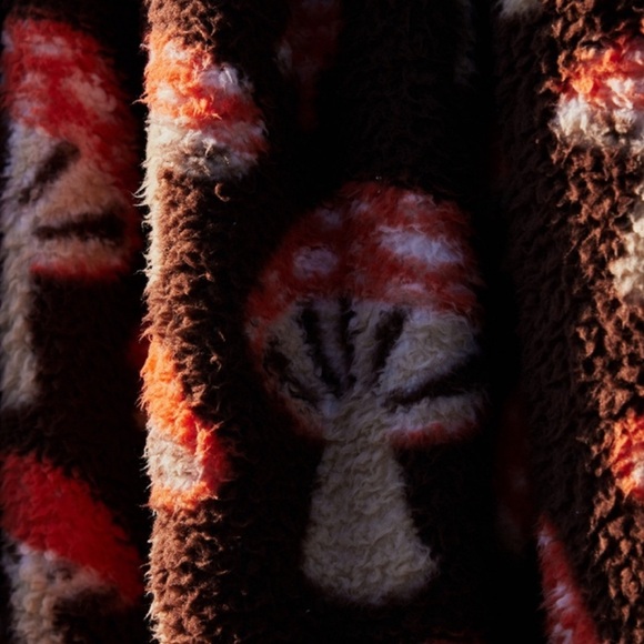 NWT mushroom print Sherpa Blanket - Brand New - Picture 9 of 9